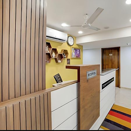 אחמדאבאד Leo Hotel מראה חיצוני תמונה