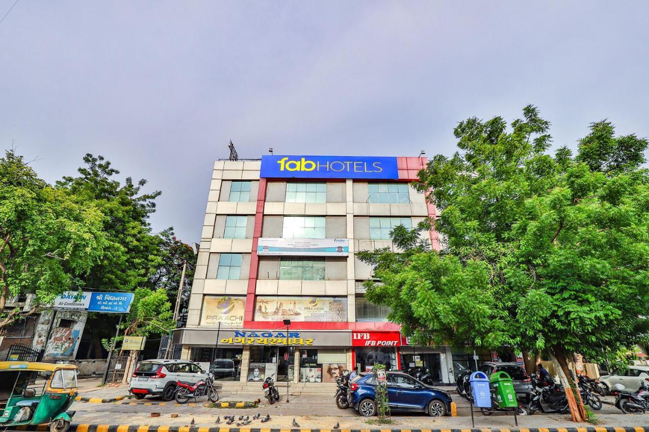 אחמדאבאד Leo Hotel מראה חיצוני תמונה