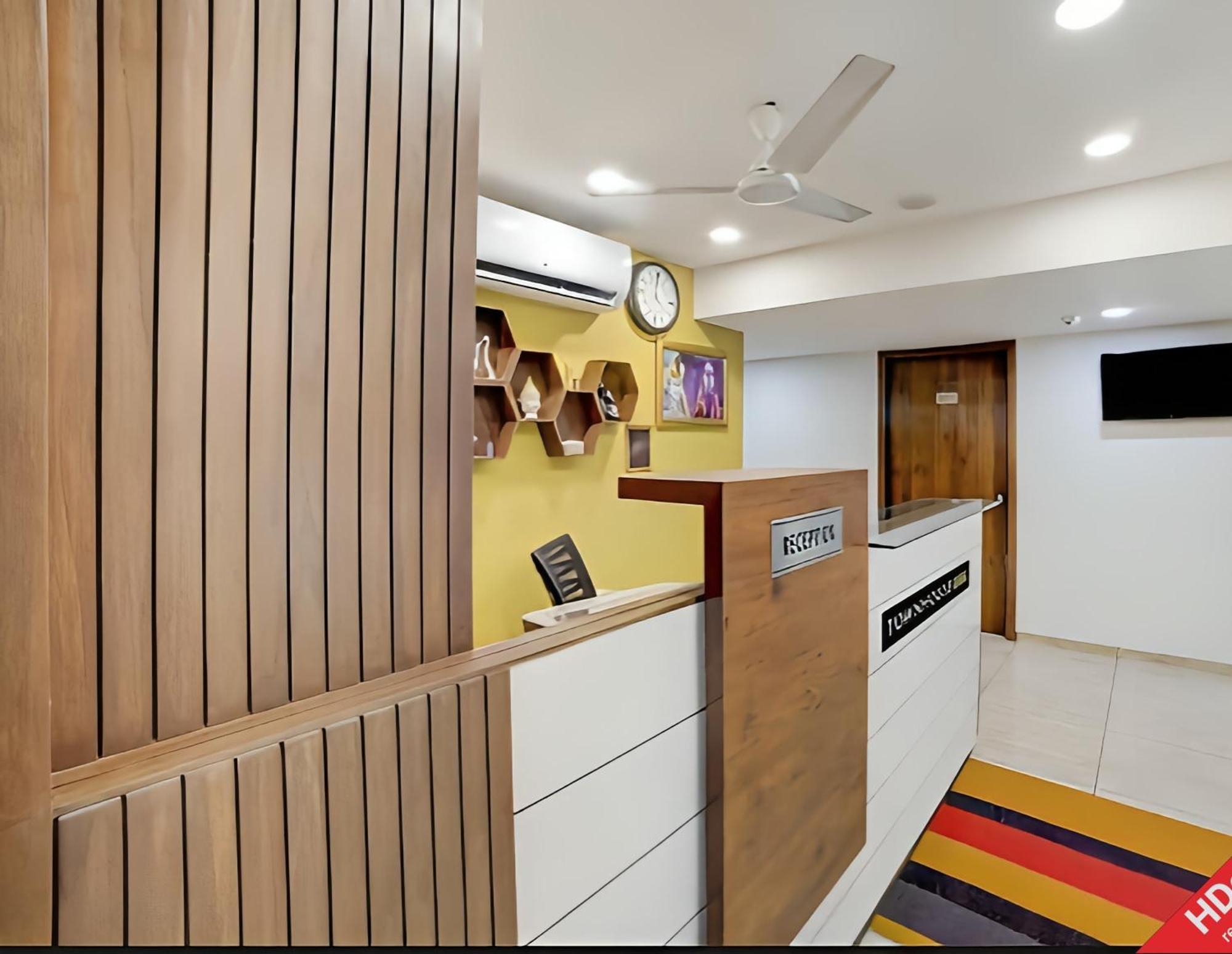 אחמדאבאד Leo Hotel מראה חיצוני תמונה