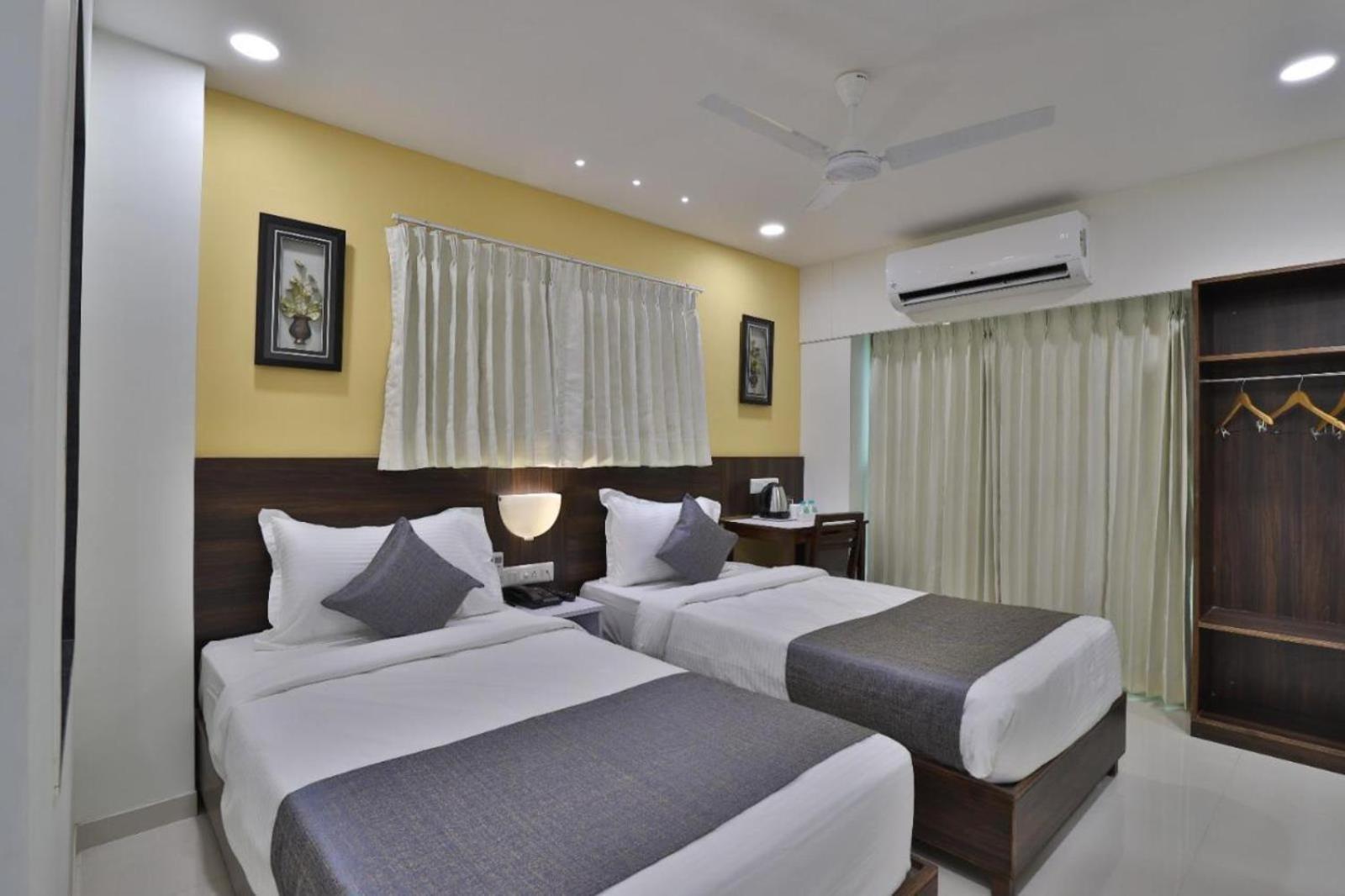 אחמדאבאד Leo Hotel מראה חיצוני תמונה