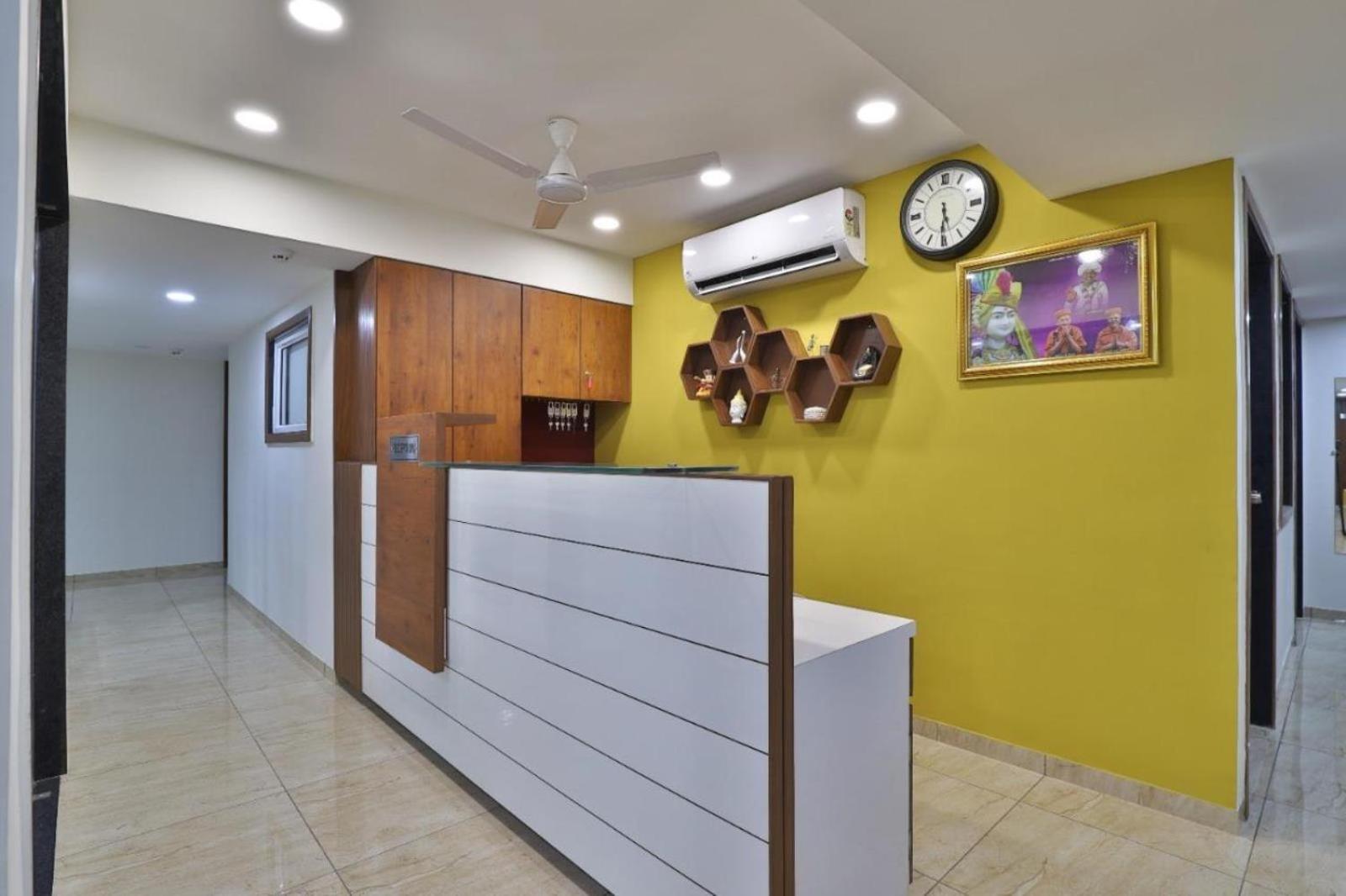 אחמדאבאד Leo Hotel מראה חיצוני תמונה
